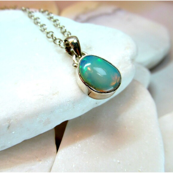 Flashy Ethiopian Opal Pendant 925 Sterling Silver Small 20mm October Birthstone - Picture 8 of 9